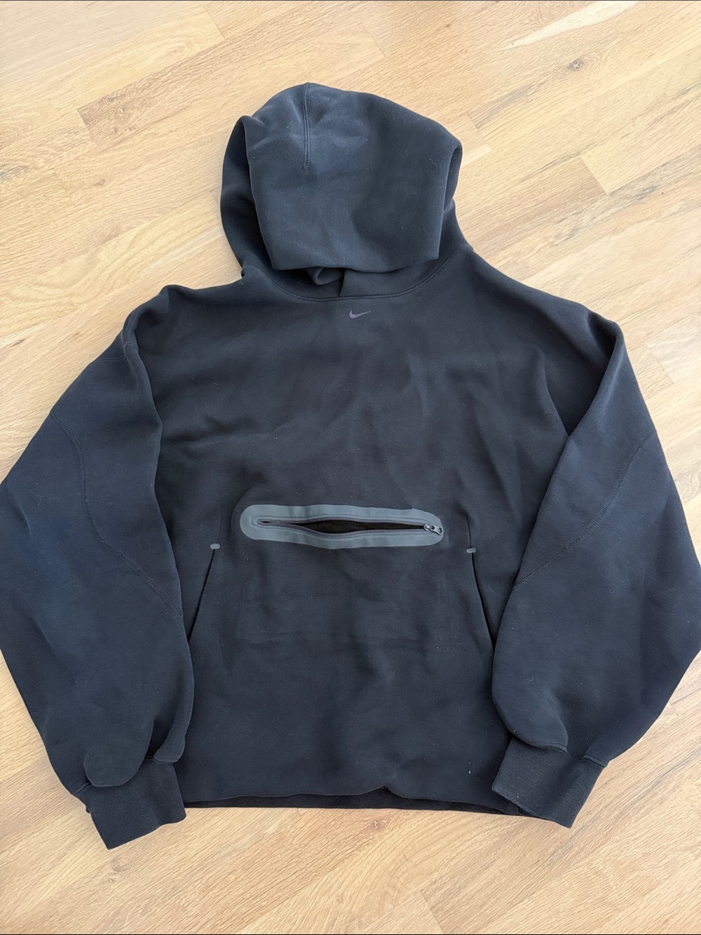 Nike Black Hooded Tech Fleece sweatshirt with Front Zip Pocket